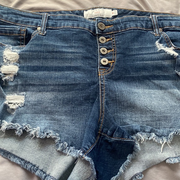 Torrid shorts - Picture 2 of 4